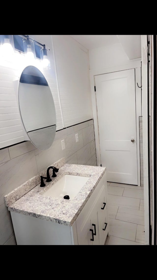 1065 Sunbury Rd, Columbus, OH 43219 - bathroom featuring tile walls and vanity