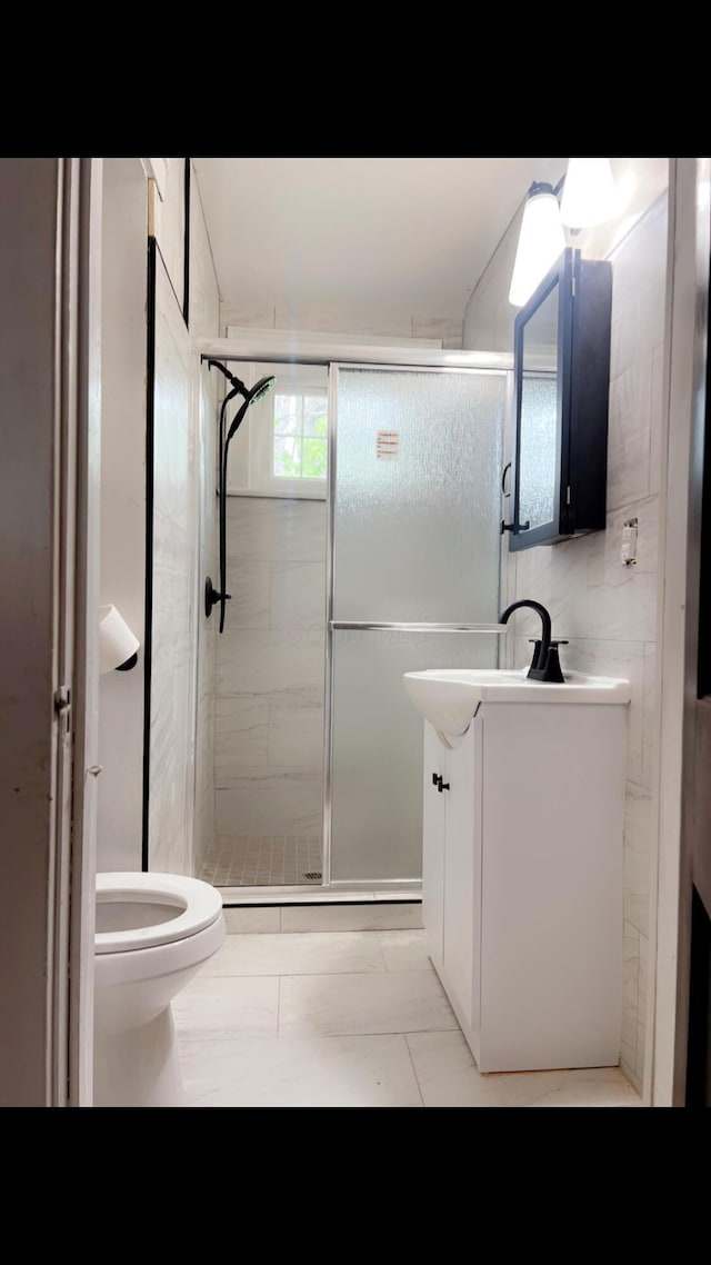 1065 Sunbury Rd, Columbus, OH 43219 - full bath with vanity and a shower stall