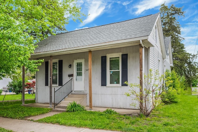 349 E Central Ave, Delaware, OH 43015 - bungalow-style home featuring roof with shingles, a front lawn, and covered porch