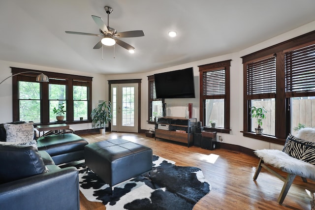 2663 Glen Echo Dr, Columbus, OH 43202 - living room with ceiling fan, baseboards, wood finished floors, and vaulted ceiling
