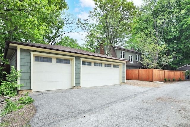 2663 Glen Echo Dr, Columbus, OH 43202 - detached garage featuring fence