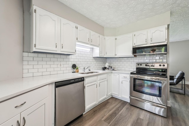 407 Yarmouth Ln, Columbus, OH 43228 - kitchen with appliances with stainless steel finishes, white cabinetry, a textured ceiling, a sink, and dark wood-style floors