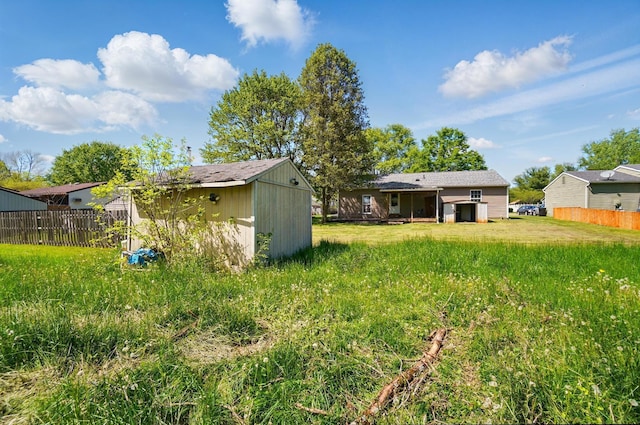 135 N Creekview Ct, Baltimore, OH 43105 - view of yard with a shed, an outbuilding, and fence