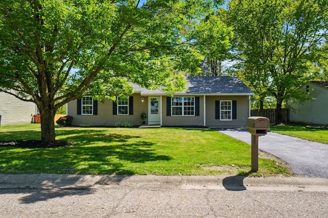 135 N Creekview Ct, Baltimore, OH 43105 - single story home with driveway