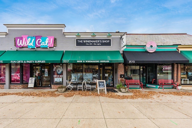 view of commercial property