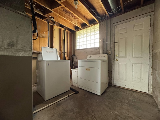 3457 Petzinger Rd, Columbus, OH 43232 - washroom with washing machine and dryer