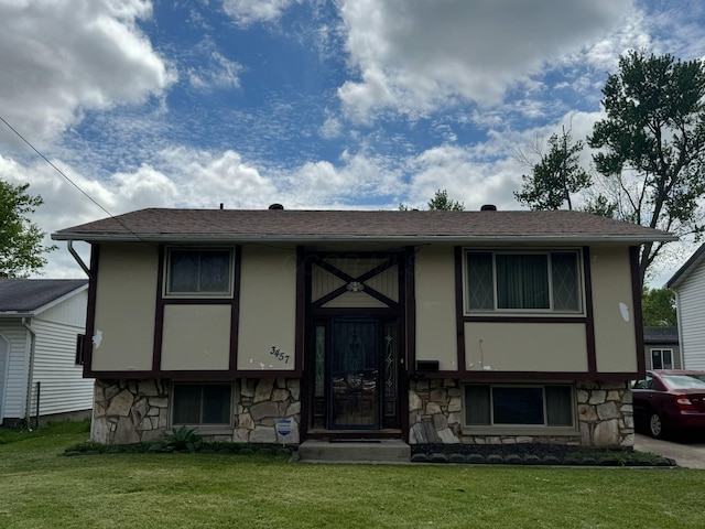 3457 Petzinger Rd, Columbus, OH 43232 - bi-level home featuring stone siding, a front lawn, and stucco siding