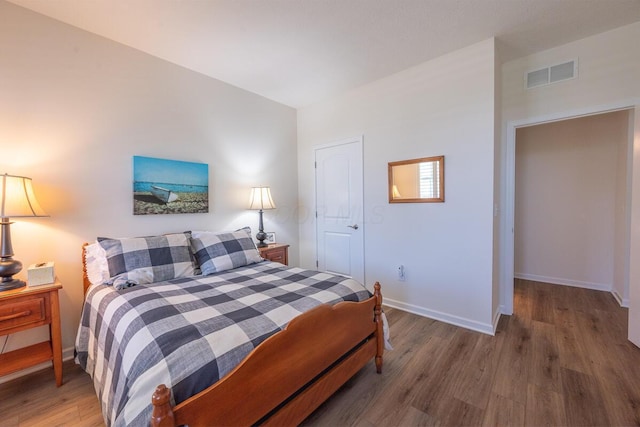 6210 Callaway Sq W, New Albany, OH 43054 - bedroom featuring wood finished floors and baseboards