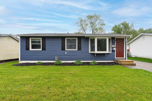 single story home with a front lawn