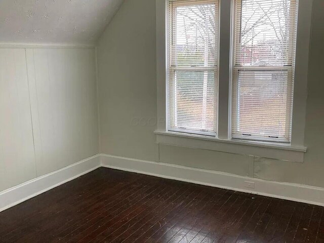390 E Hinman Ave, Columbus, OH 43207 - bonus room featuring dark wood-type flooring, plenty of natural light, baseboards, and vaulted ceiling