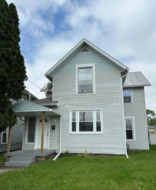 375 N Main St, Marion, OH 43302 - traditional-style house featuring a front lawn