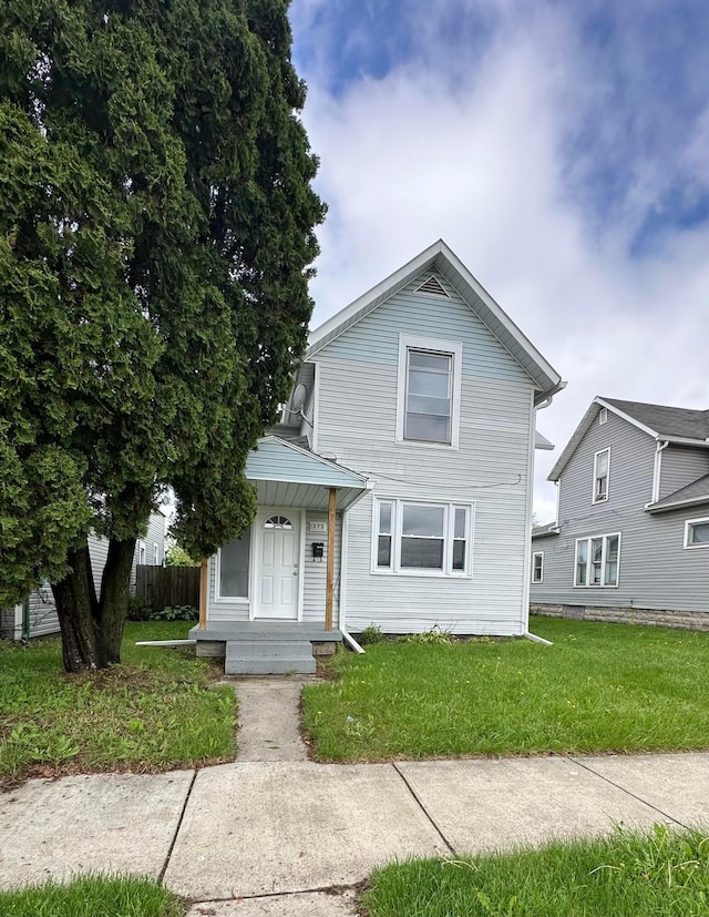 375 N Main St, Marion, OH 43302 - traditional-style house with a front lawn