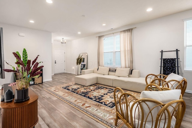 living area featuring light wood-style floors, recessed lighting, plenty of natural light, and baseboards