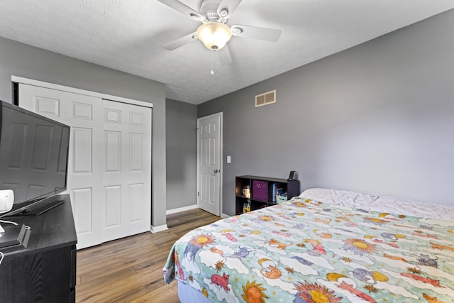 10842 Johnstown Rd, New Albany, OH 43054 - bedroom with wood finished floors, a closet, baseboards, and ceiling fan