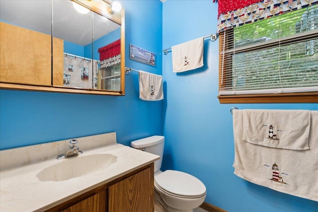512 Natchez Ln, Sugar Grove, OH 43155 - bathroom featuring vanity and a shower with curtain