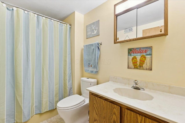 512 Natchez Ln, Sugar Grove, OH 43155 - full bathroom featuring vanity and a shower with shower curtain