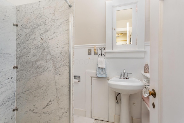 404 Rawling St, Washington Court House, OH 43160 - bathroom with a shower and wainscoting