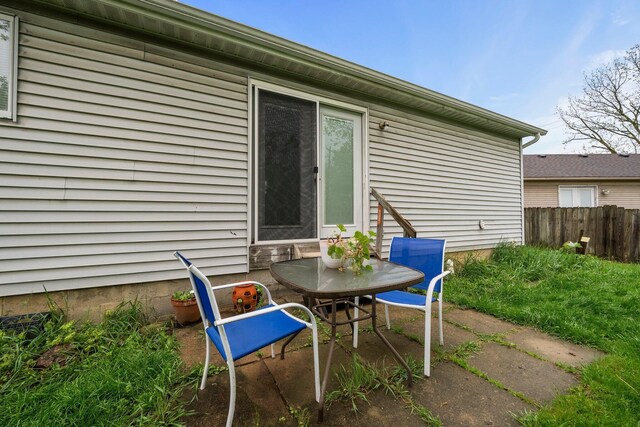 2512 Gantz Rd, Grove City, OH 43123 - view of patio / terrace with fence