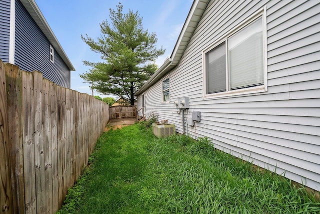 2512 Gantz Rd, Grove City, OH 43123 - view of side of home featuring central air condition unit
