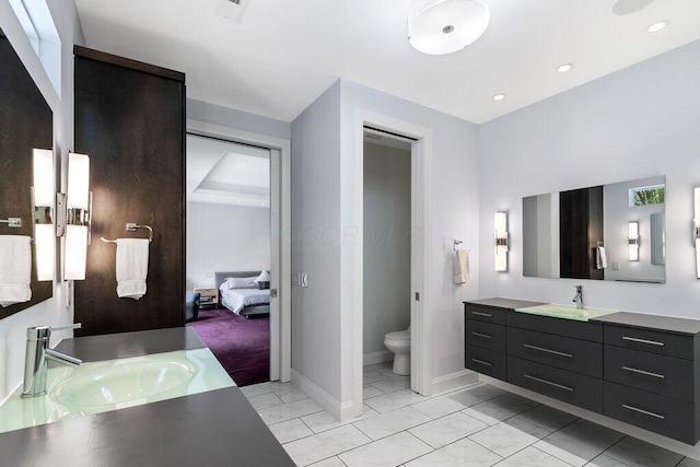 3084 Asbury Dr, Columbus, OH 43221 - ensuite bathroom featuring marble finish flooring, vanity, toilet, and baseboards