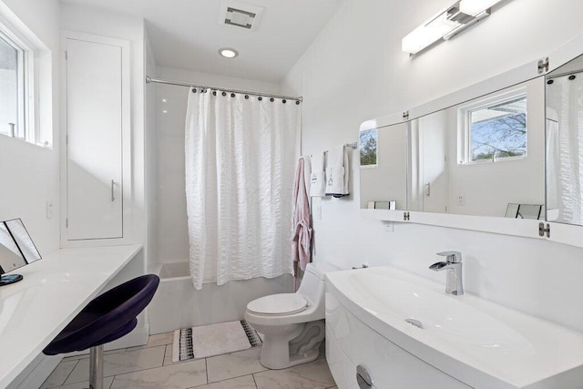 3084 Asbury Dr, Columbus, OH 43221 - full bath featuring shower / bathtub combination with curtain, toilet, marble finish floors, vanity, and recessed lighting