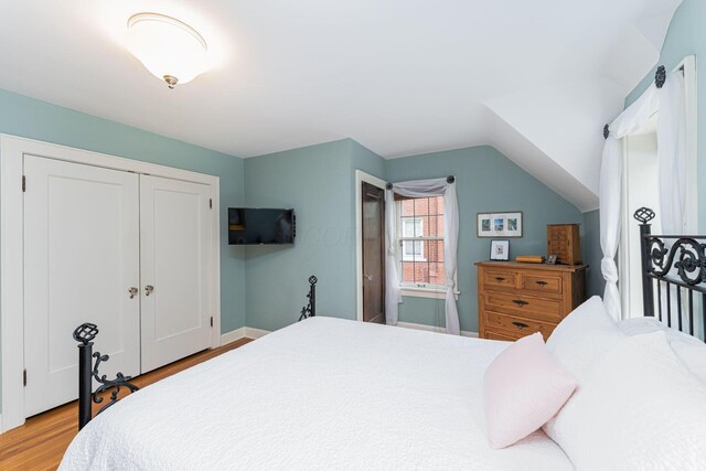bedroom with light wood-style flooring and a closet