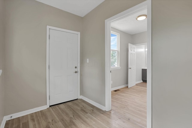 1617 Arlington Ave, Columbus, OH 43211 - entrance foyer featuring light wood-style floors and baseboards
