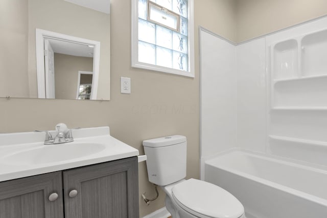 1617 Arlington Ave, Columbus, OH 43211 - full bath featuring toilet, vanity, and bathtub / shower combination