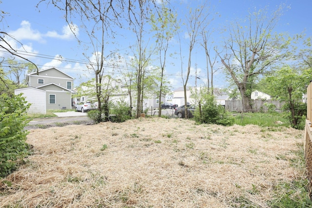 1617 Arlington Ave, Columbus, OH 43211 - view of yard featuring fence
