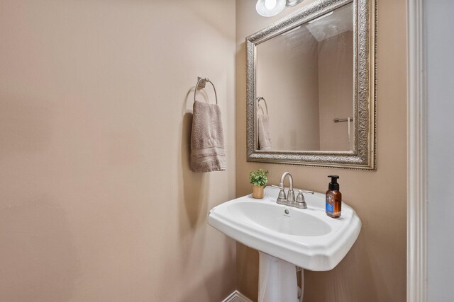 6674 Letterman Dr, Powell, OH 43065 - view of bathroom