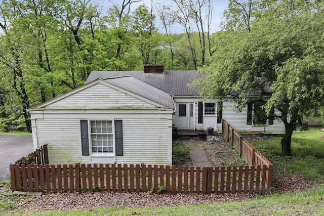1525 Krebs Dr, Newark, OH 43055 - view of front facade featuring roof with shingles