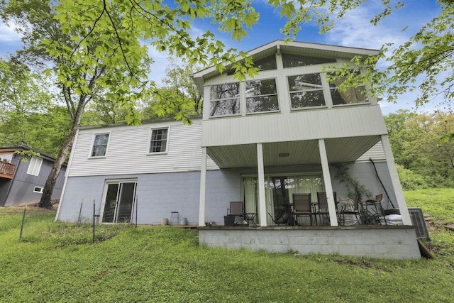 1525 Krebs Dr, Newark, OH 43055 - rear view of property with a yard