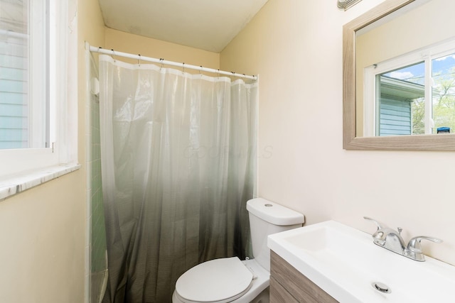 2594 Hubbell Rd, Columbus, OH 43232 - full bathroom featuring toilet, vanity, and a shower with shower curtain