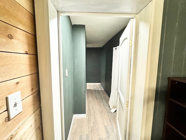998 Wayne Ave, Zanesville, OH 43701 - hallway with light wood-type flooring and baseboards