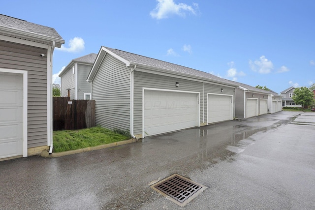 1242 N Grant Ave, Columbus, OH 43201 - garage with fence