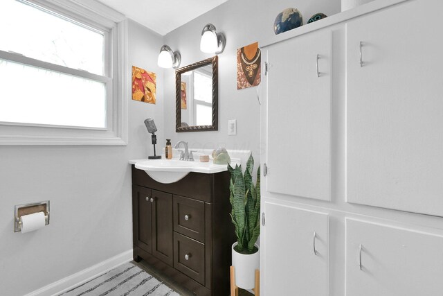 6528 Shenandoah Dr, Reynoldsburg, OH 43068 - bathroom featuring vanity and baseboards