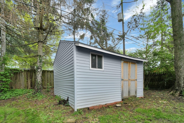 6528 Shenandoah Dr, Reynoldsburg, OH 43068 - view of shed with a fenced backyard