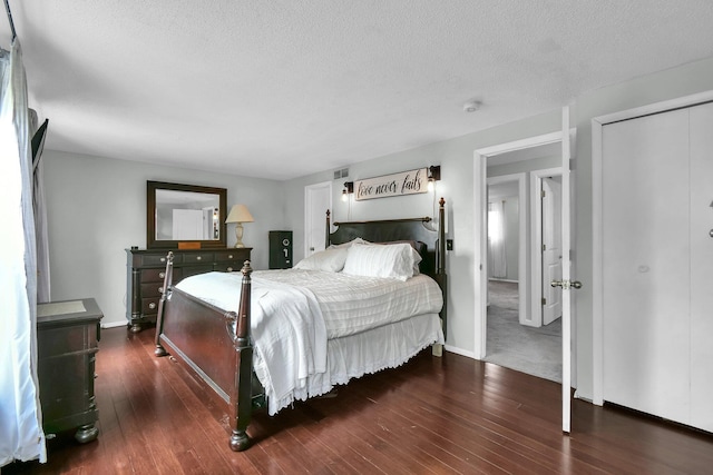 12164 Twincreek Dr, Pickerington, OH 43147 - bedroom with wood finished floors, a textured ceiling, and baseboards