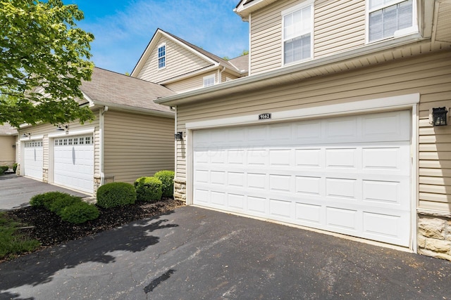 9162 Scenic View Cir, Columbus, OH 43240 - garage with asphalt driveway