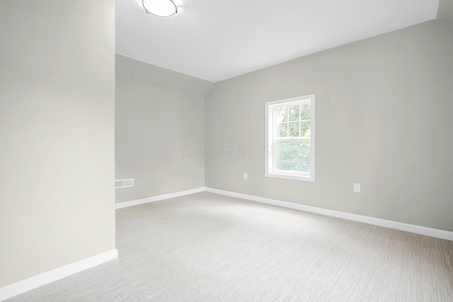 443 E Farming St, Marion, OH 43302 - unfurnished room with carpet, baseboards, and vaulted ceiling