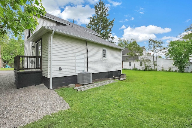 443 E Farming St, Marion, OH 43302 - view of home's exterior featuring cooling unit, a lawn, and a shingled roof
