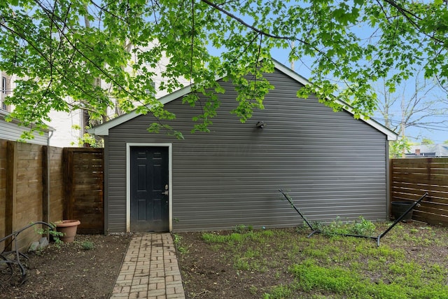 1602 Franklin Ave, Columbus, OH 43205 - view of outdoor structure featuring a fenced backyard