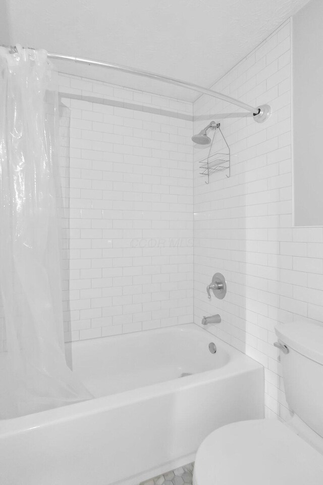 5744 Burcale Dr, Galloway, OH 43119 - full bathroom with toilet, shower / tub combo, and tile walls
