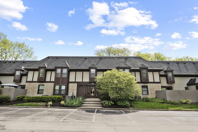 4811 Olentangy River Rd Unit F, Columbus, OH 43214 - view of building exterior featuring uncovered parking and fence
