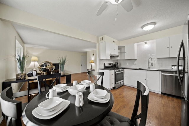 4811 Olentangy River Rd Unit F, Columbus, OH 43214 - dining room featuring dark wood finished floors and a ceiling fan