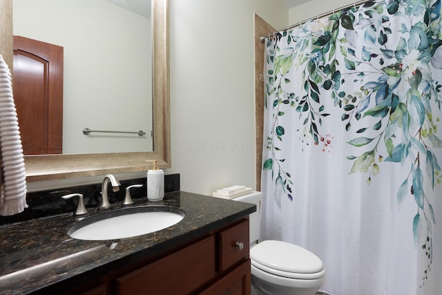 9785 Kingston Cir, Powell, OH 43065 - full bathroom with toilet, vanity, and a shower with shower curtain