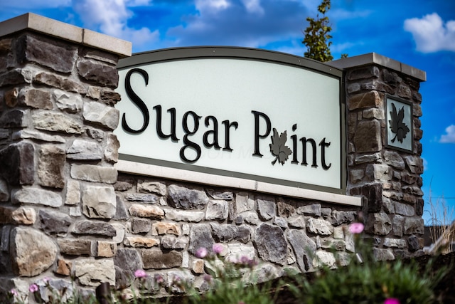 view of community / neighborhood sign