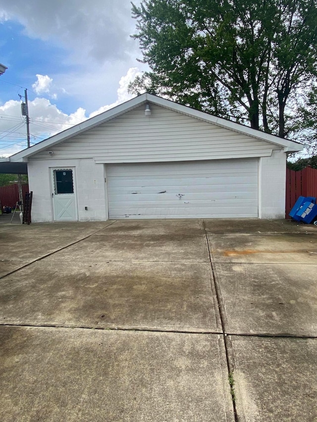 1616 Sale Rd, Columbus, OH 43224 - garage with fence