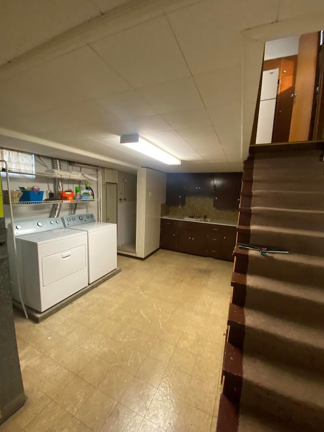 1616 Sale Rd, Columbus, OH 43224 - laundry room with washing machine and clothes dryer and light floors