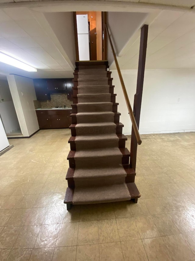 1616 Sale Rd, Columbus, OH 43224 - stairs featuring bar area